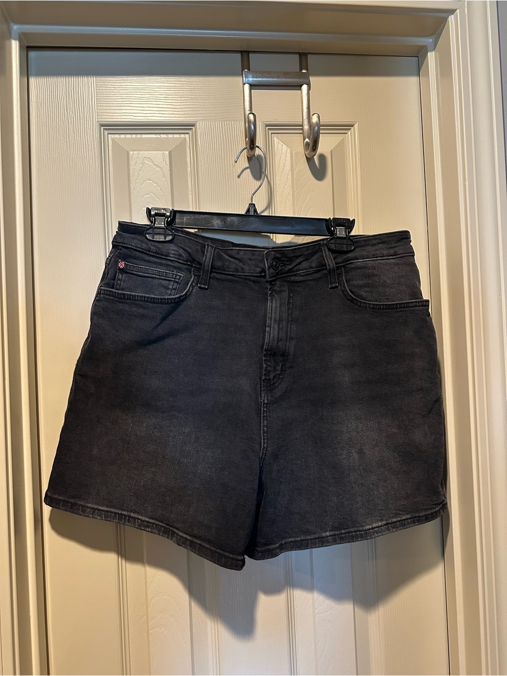 Hudson Jeans Women's Black Washed Relaxed Fit Denim Shorts